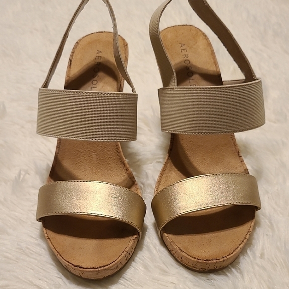 AEROSOLES Women's Gold and Tan Wedge 4" Sandals - Size 10M - Picture 3 of 12